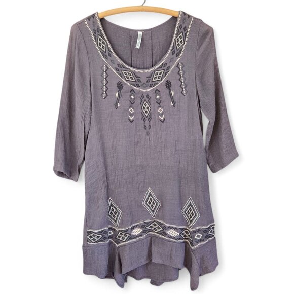 Monoreno Dresses & Skirts - Monoreno Gray Lagenlook Embroidered Dress 3/4 Sleeves & Split Back Detail Medium